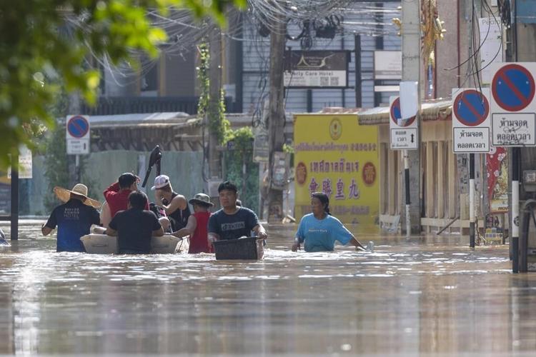 Central Thailand braces for inundation as rain stops in flooded Chiang Mai