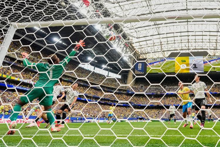 Gabriel Martinelli scores late in injury time to help Brazil beat Japan 2-1 at World Cup