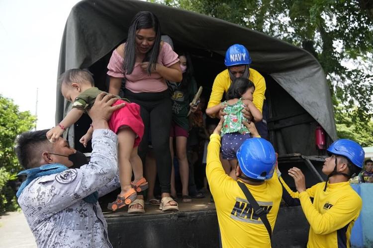 Philippine villagers flee ashfall, sight of red-hot lava from erupting Mayon volcano