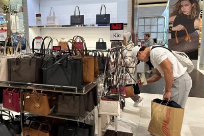 US retail sales rose modestly last month amid solid holiday shopping, boosting economy
