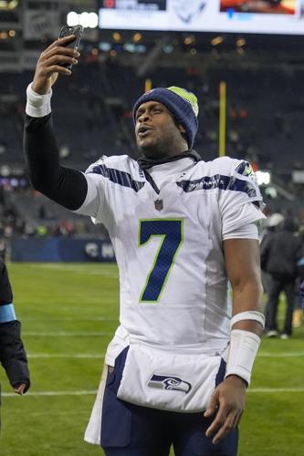 Williams, Woolen lead way as Seahawks beat Bears 6-3 to boost playoff hopes
