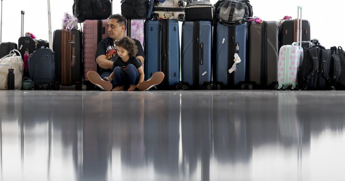 Hydrate. Make lists. Leave yourself time. And other tips for reducing holiday travel stress | Health News Hydrate. Make lists. Leave yourself time. And other tips for reducing holiday travel stress | Health News