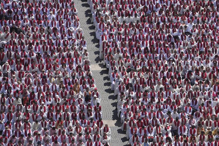 Mighty and meek say goodbye to Pope Francis at funeral where he is remembered as pope of the people