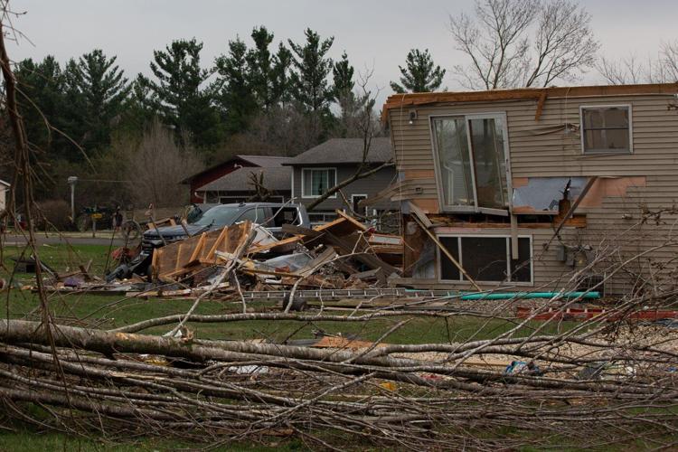 Powerful winds and reported tornadoes rip through the Midwest, leaving heavy damage but no deaths