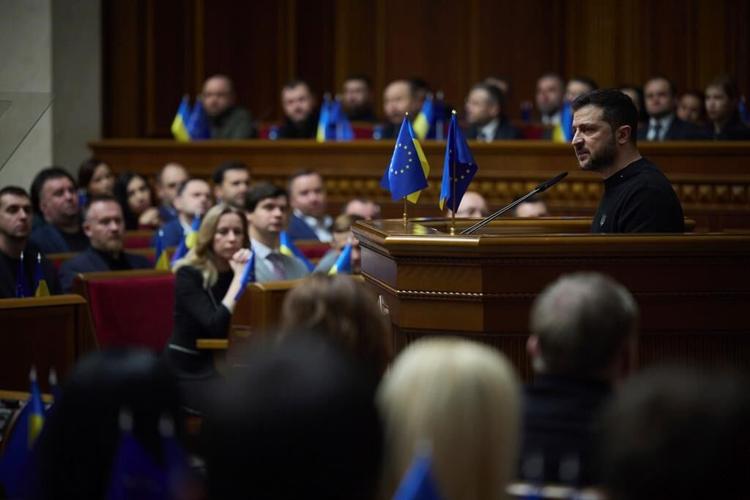 Moscow says Ukraine fired 6 US-made longer-range missiles into Russia