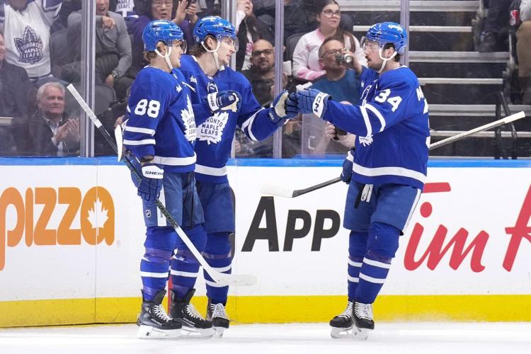 Nylander, Tavares each score twice to power Leafs to 7-2 win over Flyers