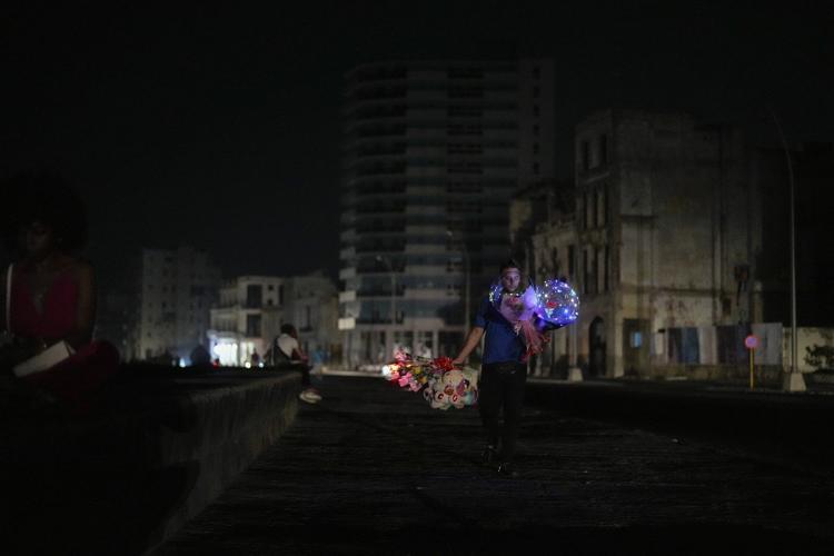 Electricity gradually returns to Cuba after substation failure left millions in the dark