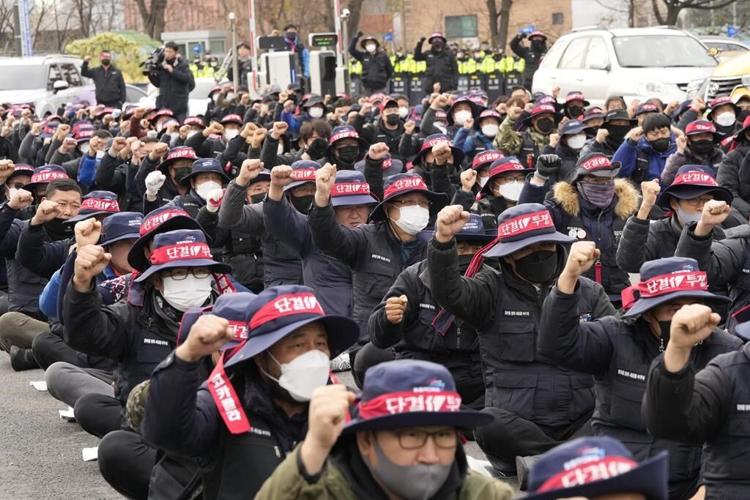 Thousands protest in South Korea in support of truckers