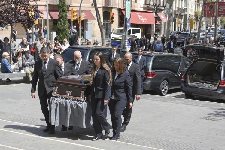 Hundreds mourn Spanish family killed in New York City helicopter crash