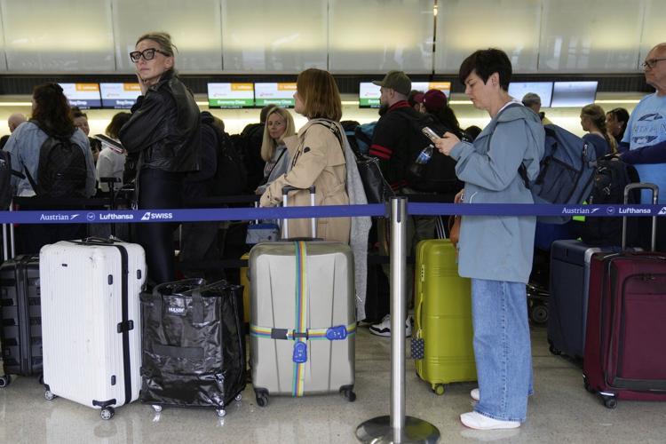 What to know about flight delays and cancellations at Newark airport