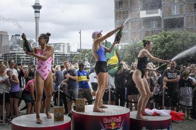 ��ɫtv Jessica Macaulay finishes third in final cliff diving event of career