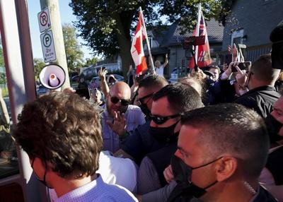 L'Ontarien accusé d'avoir lancé du gravier à Justin Trudeau en 2021 plaide coupable