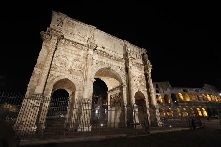 Lightning damages Rome's ancient Constantine Arch during a violent thunderstorm