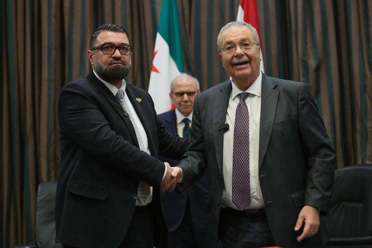 Deal is signed in Beirut to transfer 300 Syrian prisoners in Lebanon to their home country