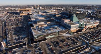 La police d'Edmonton enquête sur la mort d'un jeune homme dans un stationnement