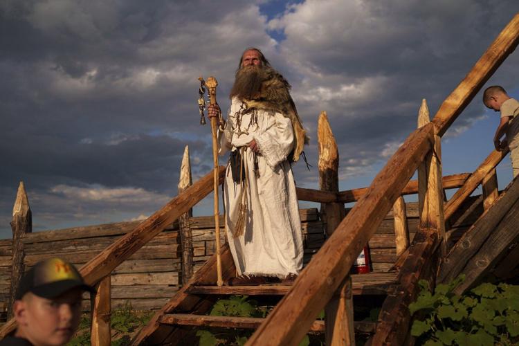 Photos show history lovers replaying ancient Roman battles in Romania