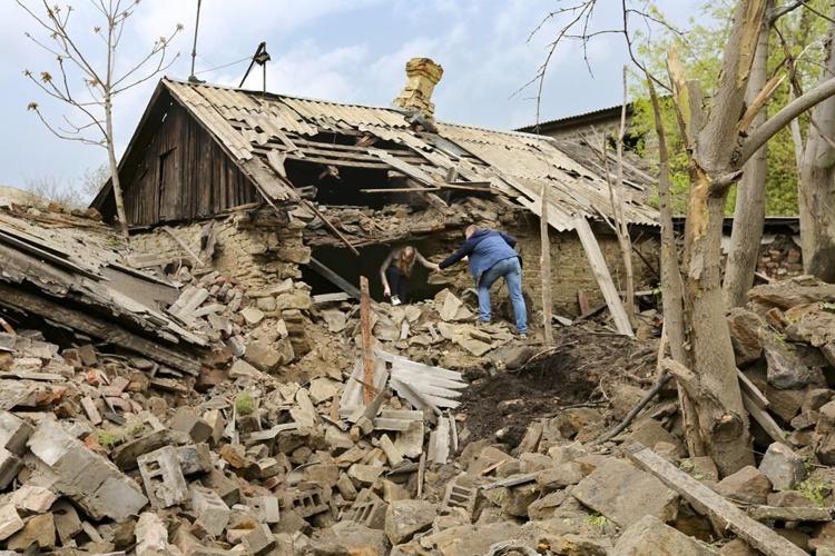 Russian missile and drone attack in Ukraine kills 21 people