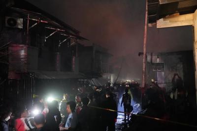 Fire at Indonesian oil depot kills 17; thousands evacuated