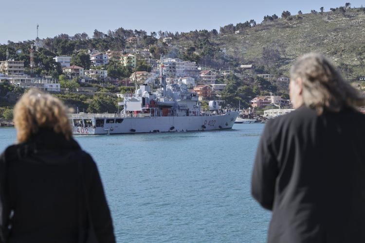 Italy sends rejected migrants to detention centers in Albania