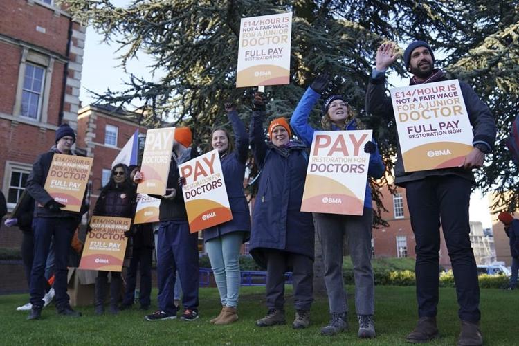UK junior doctors begin 4-day strike, seeking hefty pay hike