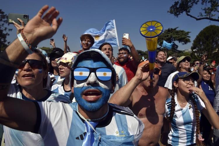 Streets of Argentina turn into party as team reaches final