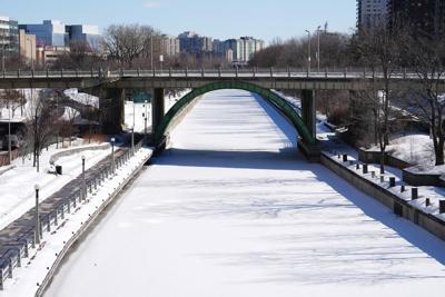 Thin ice: Ottawa's Rideau Canal still isn't open for skating, despite cold weather