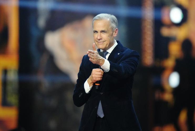 Photo Gallery: Joni Mitchell sings onstage at the Junos