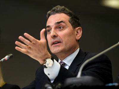 Le PDG de Bell Canada, Mirko Bibic, défend à Ottawa les milliers de mises à pied