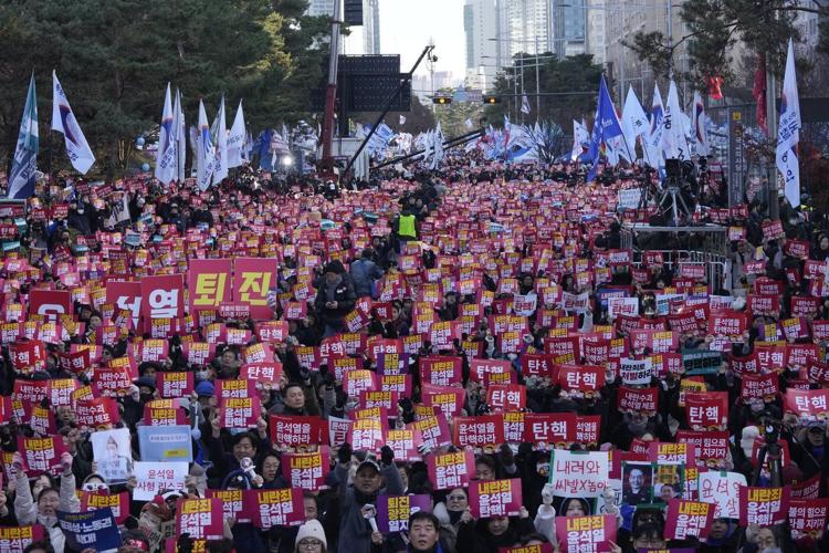 South Korean prosecutors detain ex-defense chief over martial law imposition, reports say