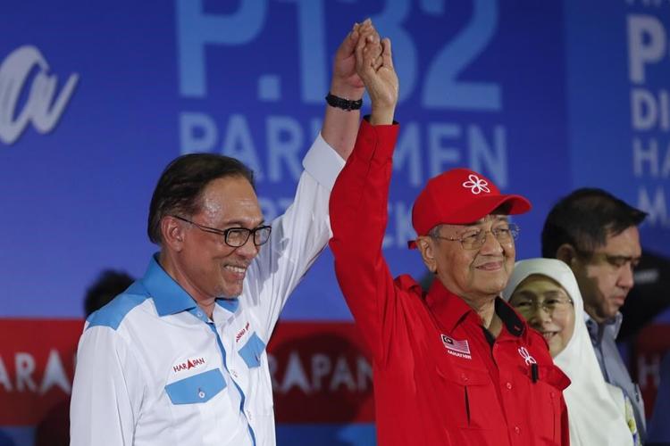 Long-time reformist leader Anwar named as Malaysian PM