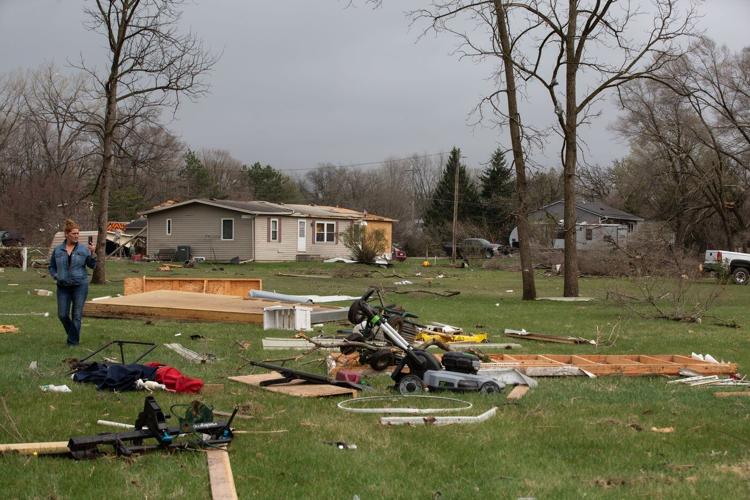 Powerful winds and reported tornadoes rip through the Midwest, leaving heavy damage but no deaths