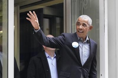 Former President Obama, Michelle Obama in Chicago to vote