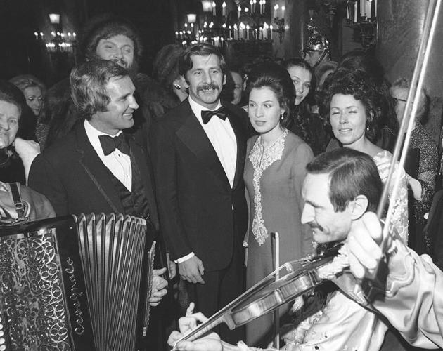 Chaim Topol, Israeli actor known for Fiddler's Tevye, dies
