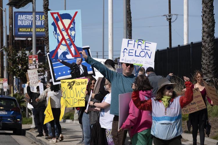 PHOTO COLLECTION: Elon Musk Protests