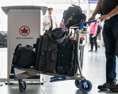 Frais pour les bagages à main: un comité parlementaire entend les transporteurs