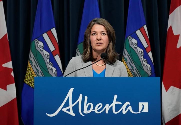 Alberta Premier Danielle Smith in Ottawa as Liberals decry 'draconian' policies