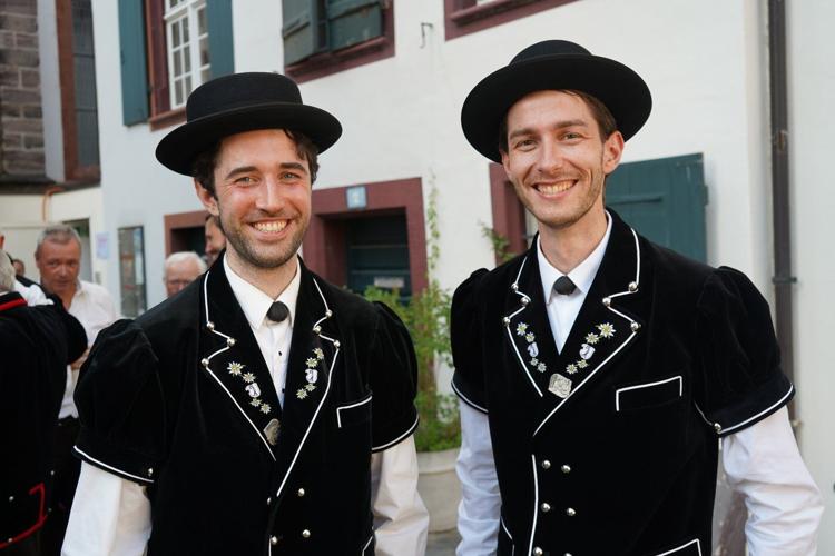 Heat forces yodelers at annual Swiss festival to sing in fountains