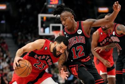 VanVleet has 30 points and 11 assists in Raptors' 113-104 victory over Chicago