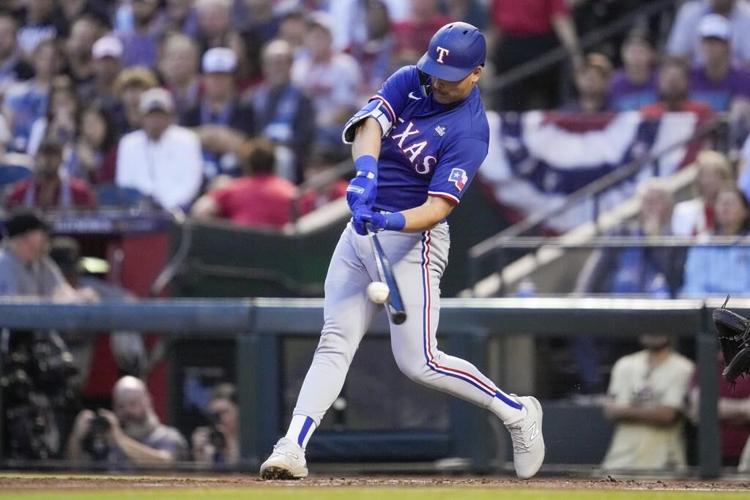 Seager stars with 2-run homer, Rangers edge Diamondbacks 3-1 in World Series
