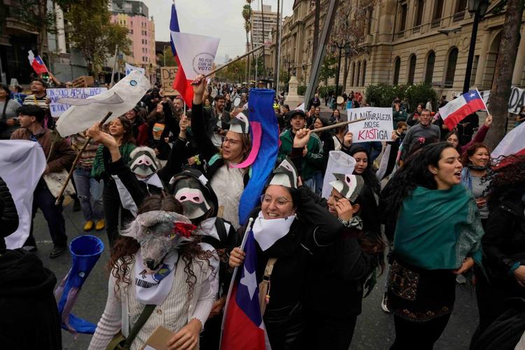 Chileans mark World Water Day by protesting President Kast's rollback of environmental rules