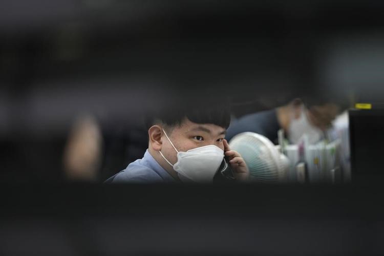 Asian shares advance on back of Wall Street rally