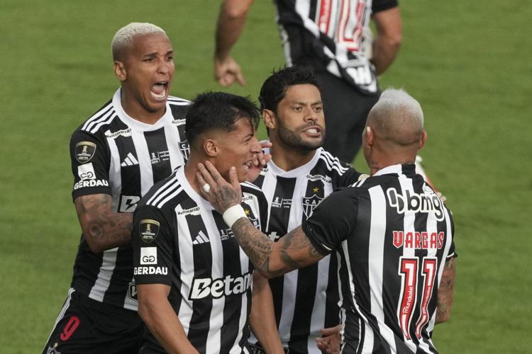 10-man Botafogo wins its first Copa Libertadores title