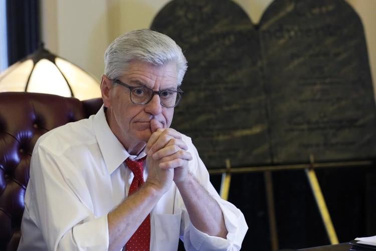 Mississippi ex-governor to release texts in welfare scandal