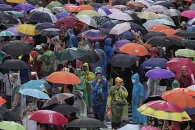 Protesters in the Thai capital calls on senators to approve vote winners' choice for prime minister