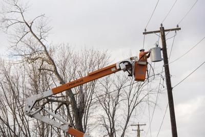 Cinq jours après la tempête, 5000 foyers sont toujours privés d'électricité au N.-B.