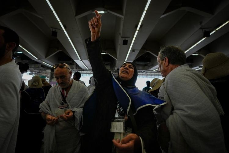 Hajj pilgrims perform rituals in soaring heat as Eid al-Adha celebrations begin