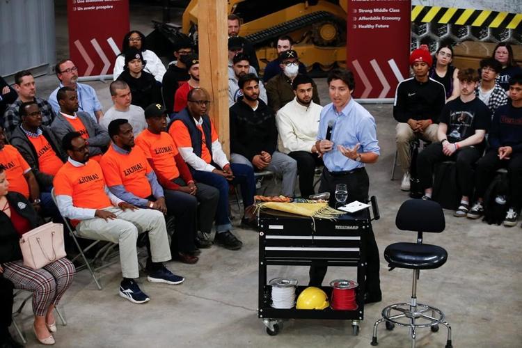 Prime Minister Justin Trudeau makes stop in Saskatchewan to promote Liberal budget