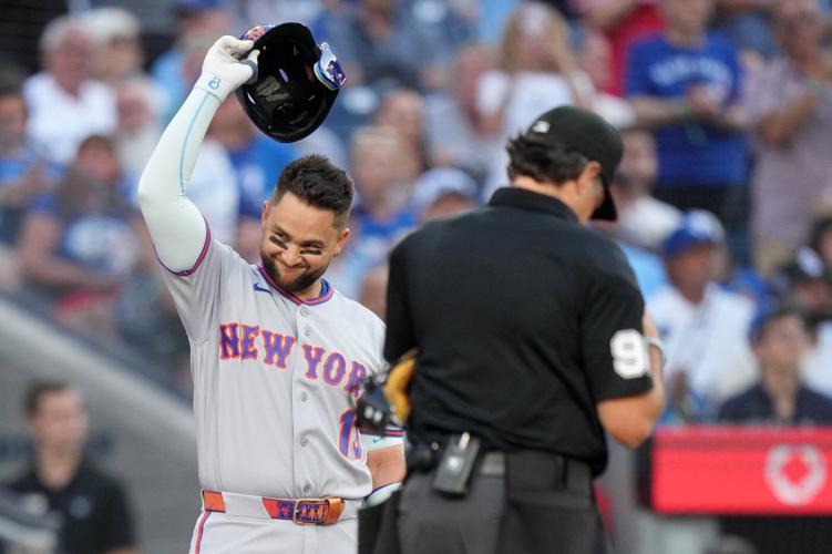 Blue Jays snap six-game losing skid with 2-1 win over struggling Mets