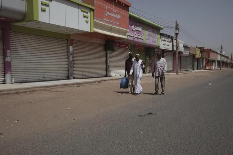 Death toll soars past 180 as generals battle across Sudan