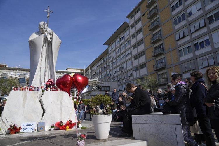 Pope Francis in critical condition with early kidney failure but remains alert as prayers pour in